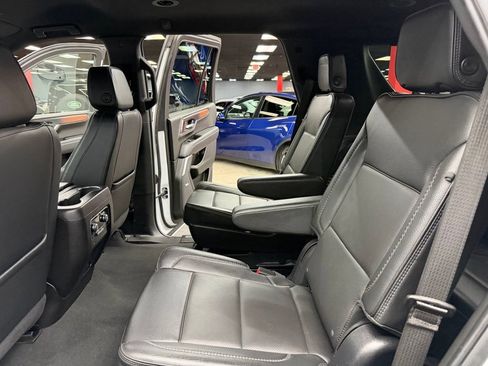 Used 2025 GMC Yukon Denali AWD/4WD image 39