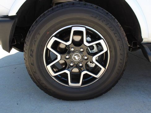 Used 2025 Ford Bronco Outer Banks AWD/4WD image 40