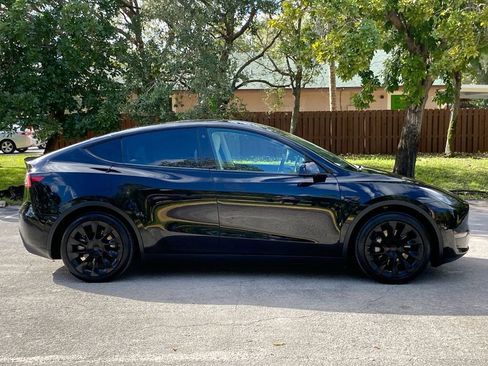 Used 2021 Tesla Model Y Long Range image 8