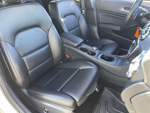 Used 2018 Mercedes-Benz GLA 250 4MATIC image 11