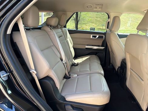 Used 2022 Ford Explorer XLT w/ Equipment Group 202A AWD/4WD image 28