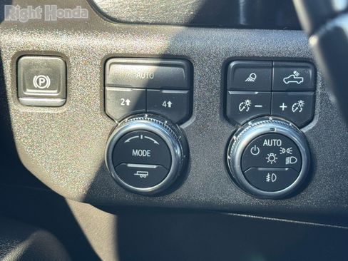 Used 2024 GMC Sierra 1500 SLT image 25