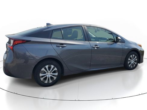 Used 2022 Toyota Prius LE image 6