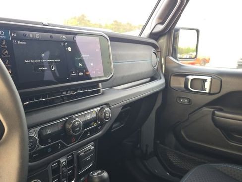 Used 2025 Jeep Wrangler Unlimited Rubicon 4xe image 26