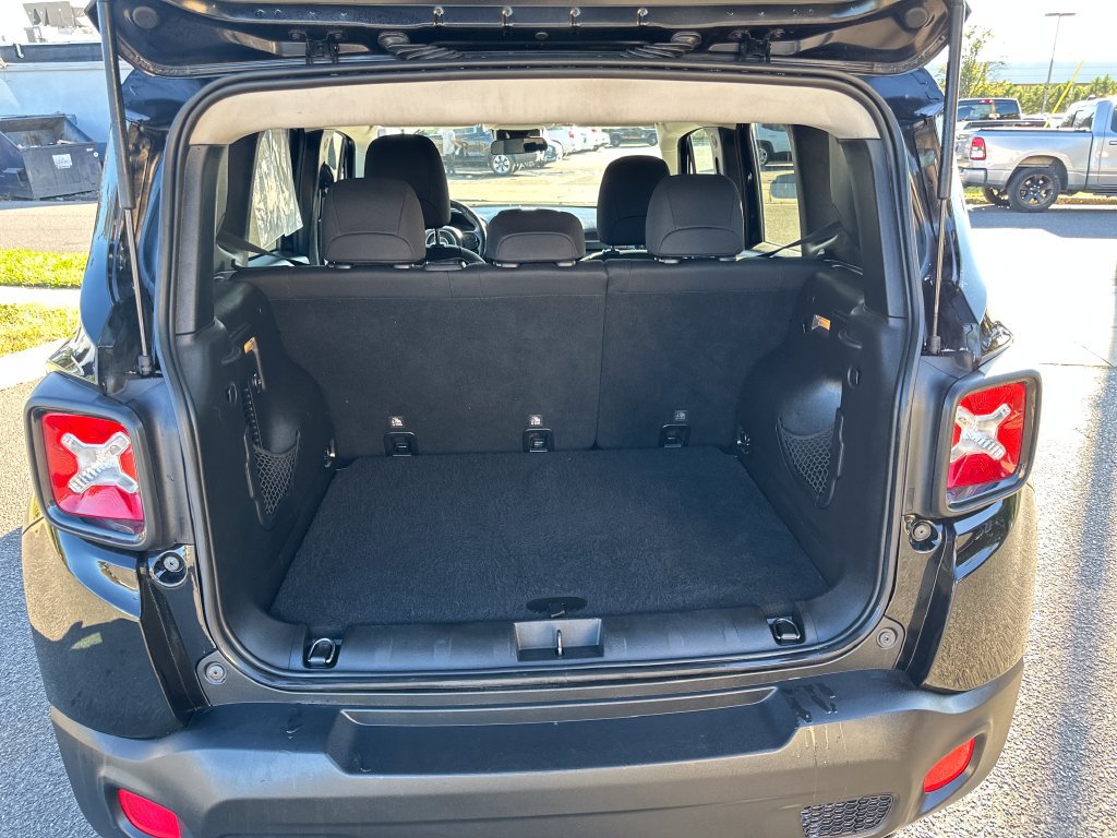Used 2017 Jeep Renegade Altitude AWD/4WD image 18