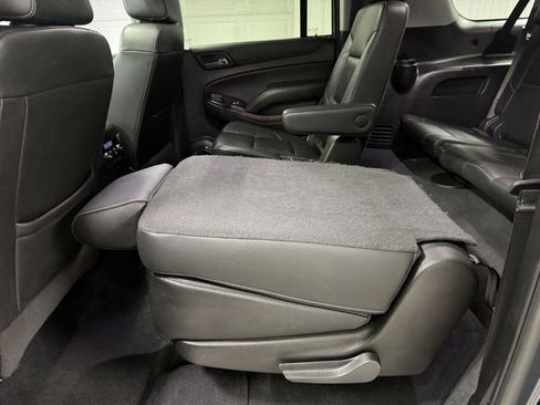 Used 2020 Chevrolet Suburban LT AWD/4WD image 35