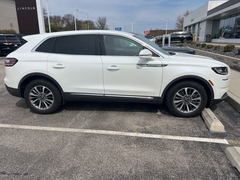 Used 2023 Lincoln Nautilus AWD image 2