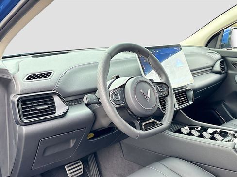 New 2025 VinFast VF 8 Eco AWD/4WD image 9