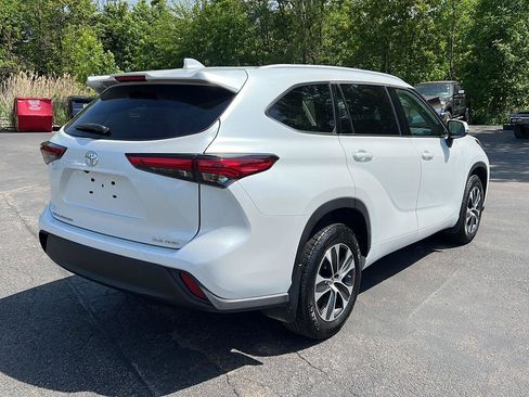 Used 2022 Toyota Highlander XLE AWD/4WD image 21