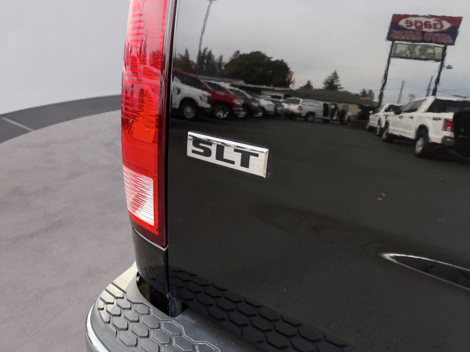 Used 2021 RAM 1500 Classic SLT RWD image 6