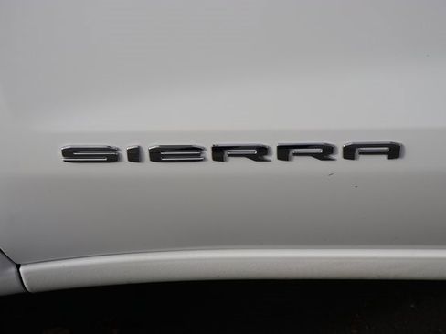 Used 2025 GMC Sierra 1500 SLT image 13