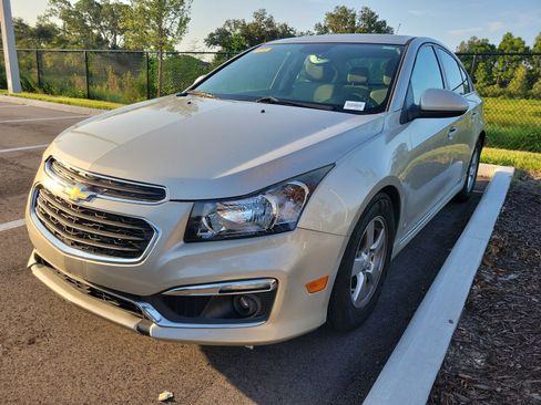 Used 2015 Chevrolet Cruze LT w/ Enhanced Safety Package FWD image 4