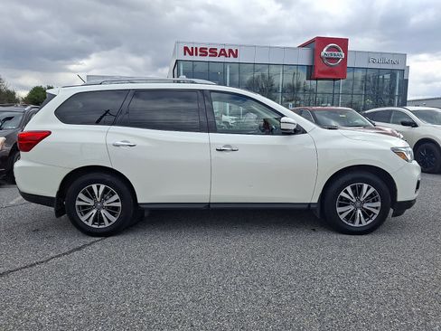 Used 2018 Nissan Pathfinder SV image 8