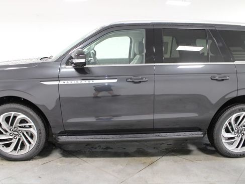New 2026 Lincoln Navigator Premiere AWD/4WD image 5