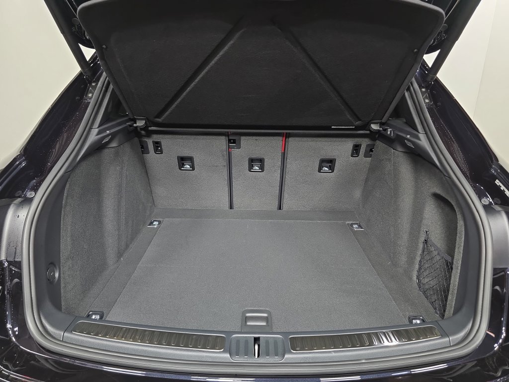Certified 2026 Porsche Macan S AWD/4WD image 31