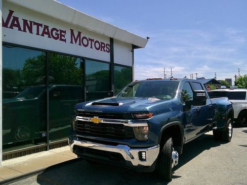 Used 2024 Chevrolet Silverado 3500 LT w/ All Star Edition AWD/4WD image 1
