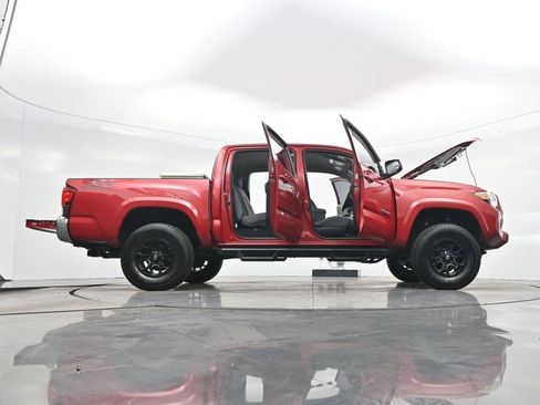 Used 2020 Toyota Tacoma SR5 image 38