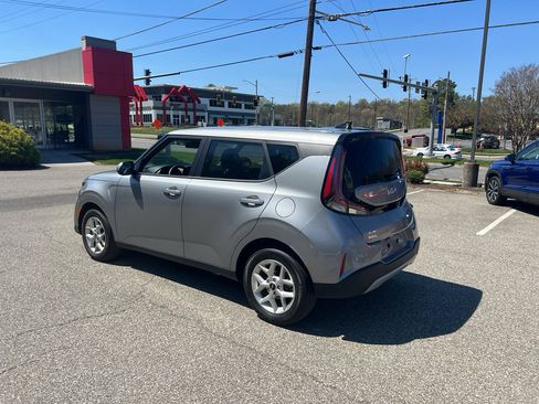 Used 2025 Kia Soul LX w/ LX Technology Package image 7
