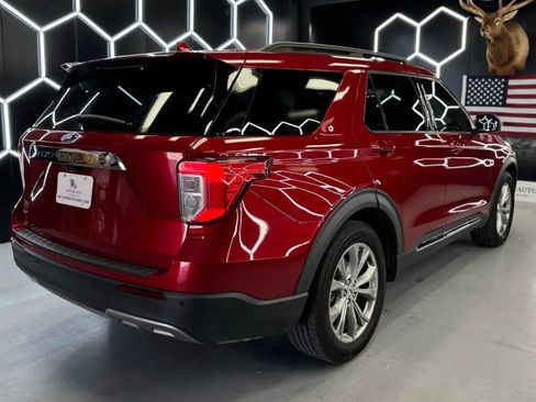 Used 2020 Ford Explorer XLT w/ Equipment Group 202A image 5