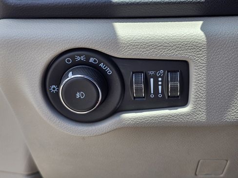 Used 2022 Chrysler Pacifica Touring-L FWD image 18