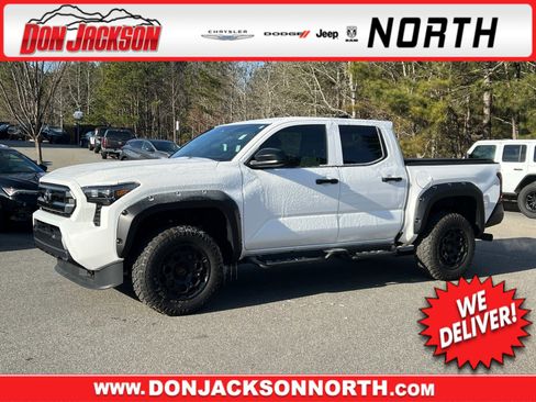 Used 2025 Toyota Tacoma SR image 1