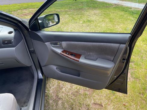 Used 2006 Toyota Corolla LE image 24