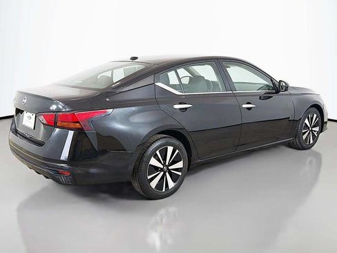 Used 2022 Nissan Altima 2.5 SV FWD image 8