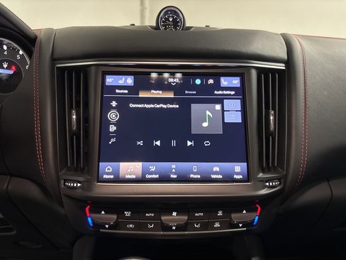 Used 2022 Maserati Levante Modena image 15