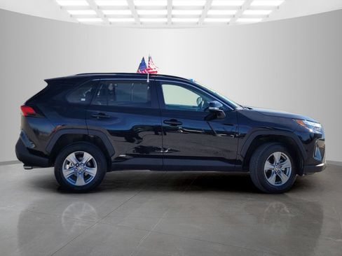Used 2025 Toyota RAV4 XLE AWD/4WD image 3