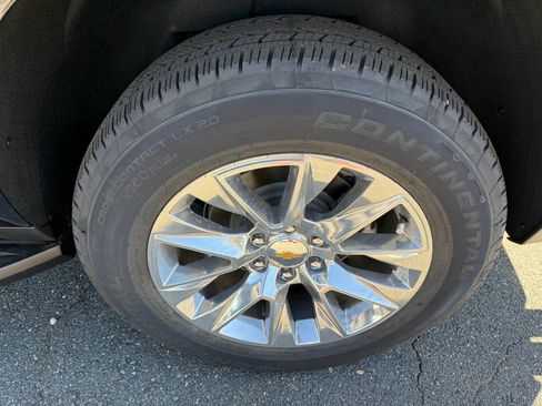 New 2026 Chevrolet Suburban Premier image 32