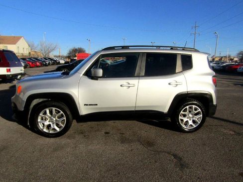 Used 2018 Jeep Renegade Latitude image 4
