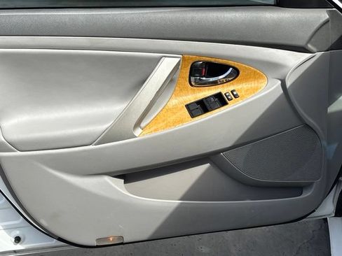 Used 2007 Toyota Camry XLE FWD image 10