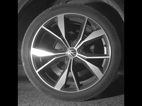 Used 2022 Volkswagen Tiguan SEL R-Line image 12