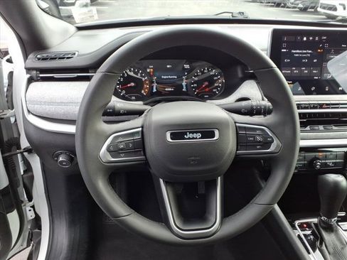 Used 2024 Jeep Compass Latitude image 7