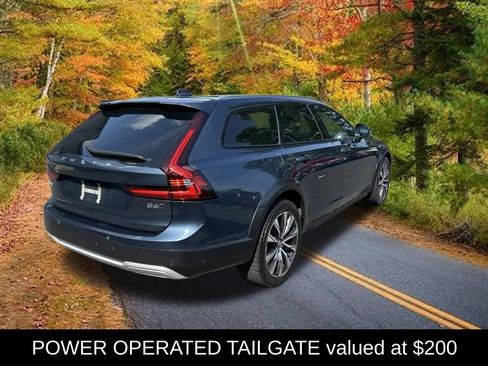 Used 2024 Volvo V90 B6 Cross Country Plus w/ Climate Package AWD/4WD image 3