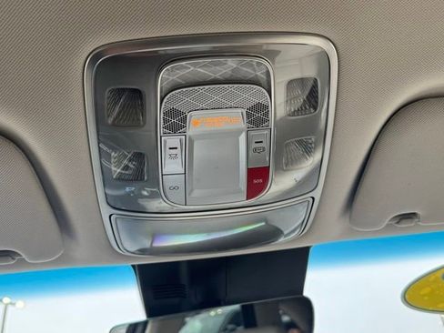 Used 2023 Genesis GV70 2.5T image 37