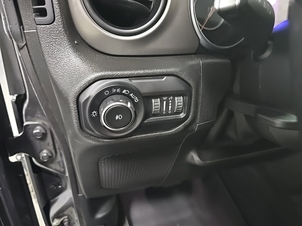 Used 2018 Jeep Wrangler Unlimited Sport AWD/4WD image 13