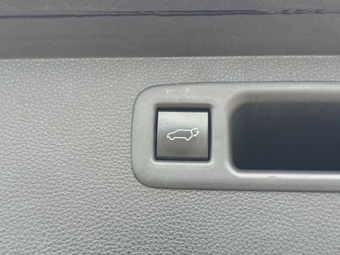 Used 2021 Toyota Highlander XLE FWD image 36