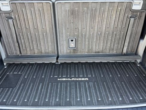 Used 2021 Toyota Highlander Platinum FWD image 16