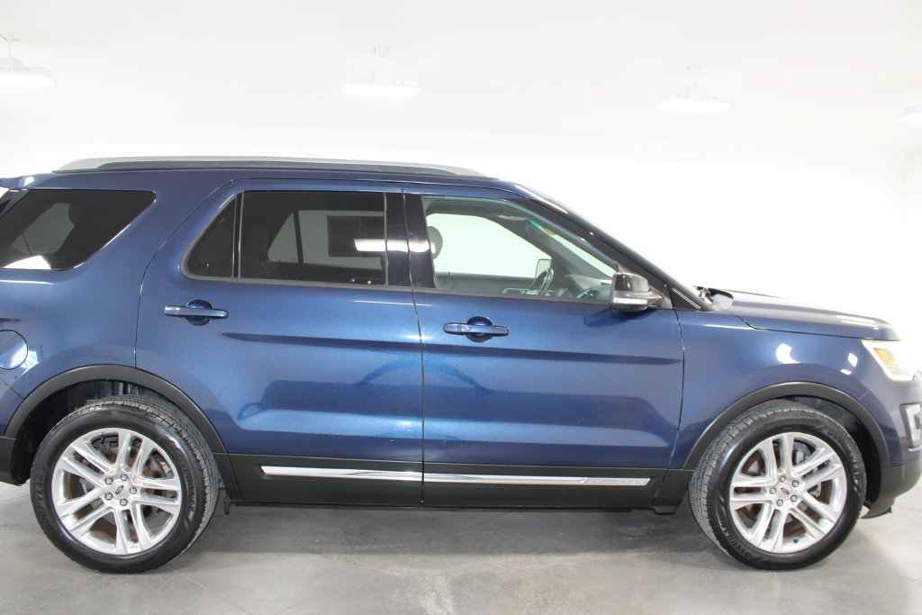 Used 2017 Ford Explorer XLT w/ Equipment Group 202A FWD image 11