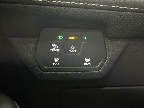Used 2025 Volkswagen Atlas SEL AWD/4WD image 34