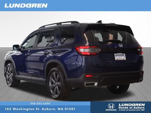 Used 2023 Honda Pilot Sport image 3