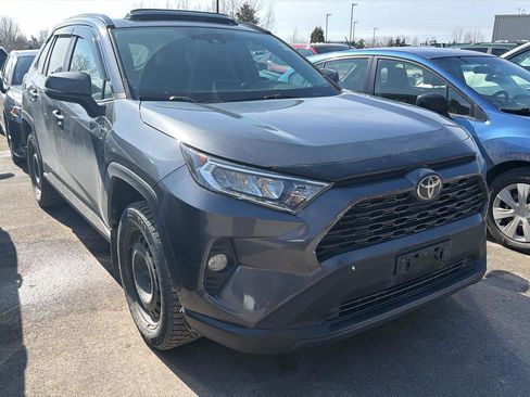 Used 2020 Toyota RAV4 XLE Premium image 3