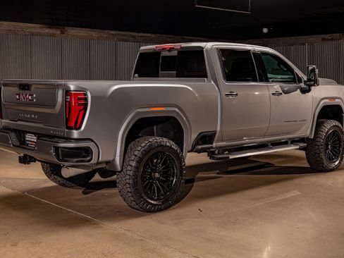 Used 2025 GMC Sierra 3500 Denali w/ Denali Reserve Package image 10