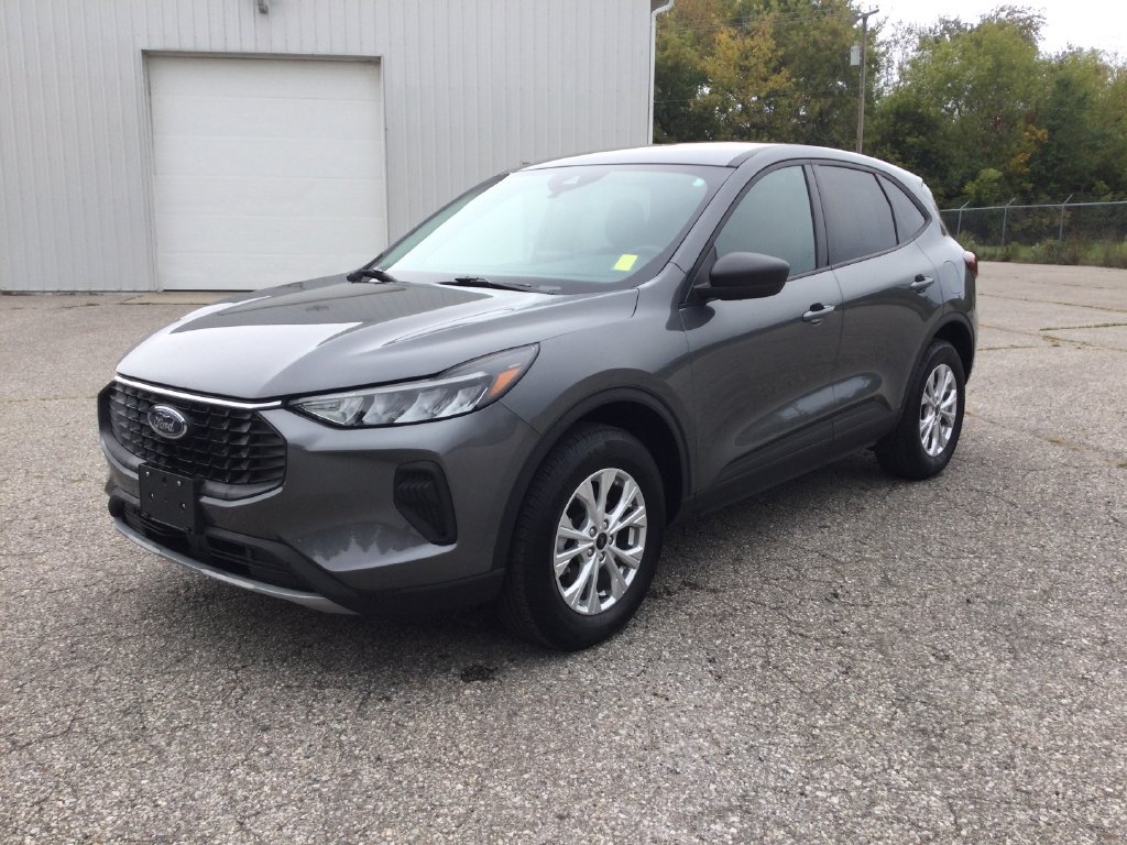 Used 2025 Ford Escape Active AWD/4WD image 3