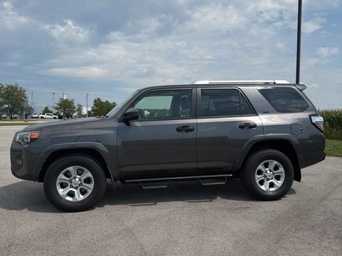 Used 2018 Toyota 4Runner SR5 RWD image 5