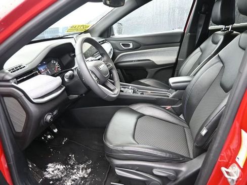 Used 2024 Jeep Compass Latitude image 16