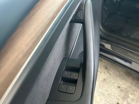 Used 2024 Tesla Model Y Long Range RWD image 36