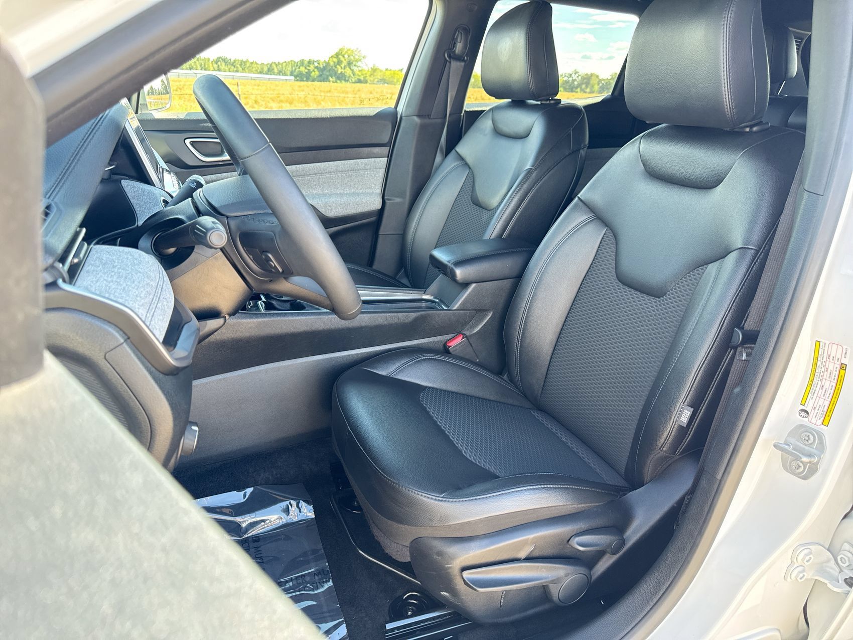Used 2025 Jeep Compass Latitude AWD/4WD image 11