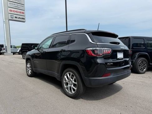 Used 2024 Jeep Compass Latitude AWD/4WD image 5
